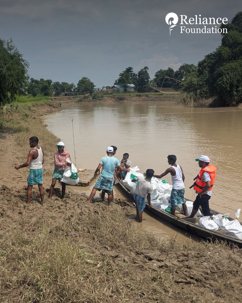 Supporting Communities Amidst Flood Challenges

Several parts of Sarupathar Village in Nagaon District of Assam remain difficult to access after floods damaged approach roads and the Nishari River overflowed.

To support affected families, Reliance Foundation distributed