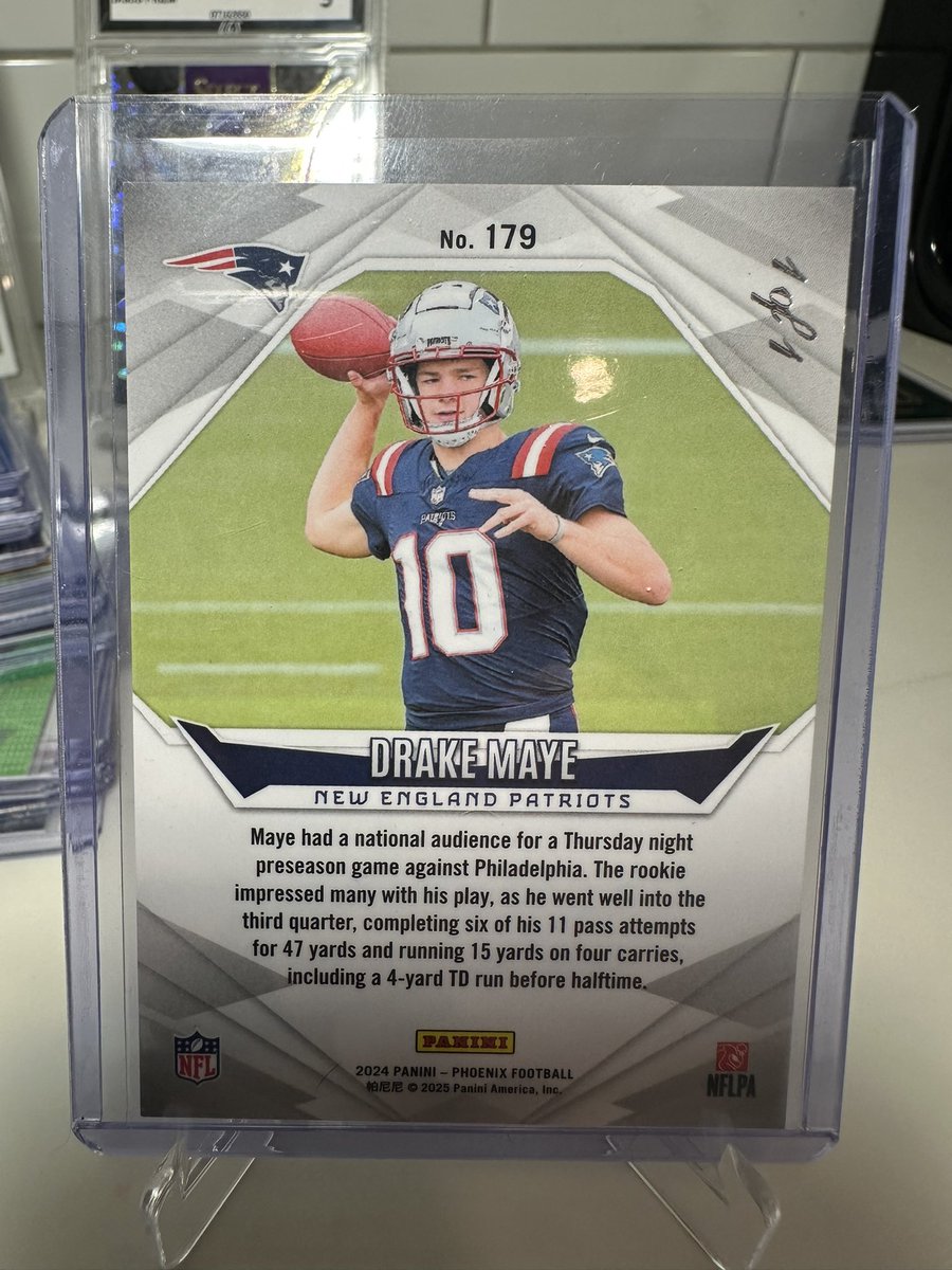 Sgiro14's tweet photo. @LAcarddude Drake Maye 2024 Phoenix Black Pandora 1/1 RC New England Patriots. ONE OF ONE 

https://t.co/FQduMLrk9P

#SportCards
#FootballCards
#ForSale
#TradingCards
#NFLcards
#eBayFinds
#CardCollector
#RookieCard
#CardSale
#PSA10
#Panini
#1of1
#TheHobby
#TCG
#CardCollectors https://t.co/fSwPuy6XCB