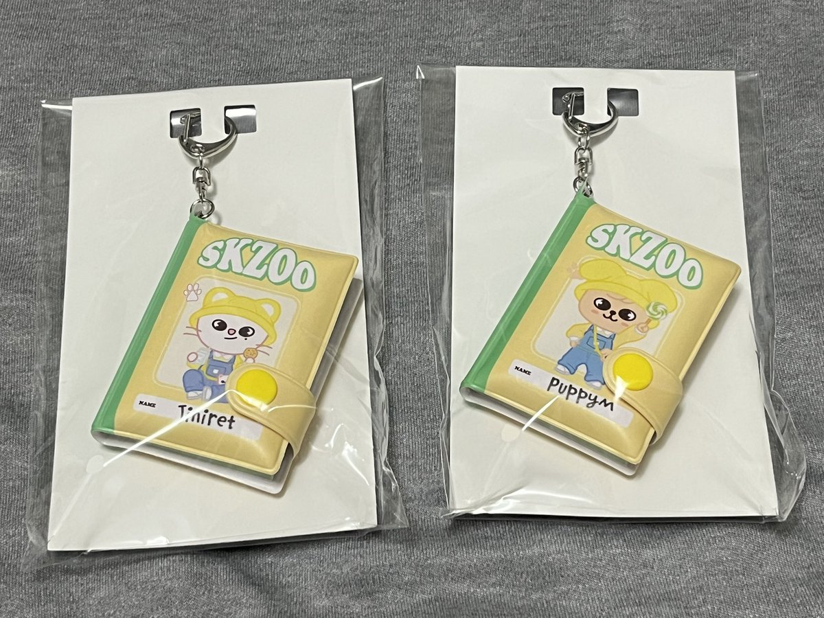 CS_MiMi_Jr_CB97's tweet photo. StrayKids くじ ミニノートキーホルダーの交換お願いいたします🙇‍♀️

【譲】 ジニレット 🦙 / パピーム 🐶
【求】 ウルフチャン 🐺 

都内手渡しor 郵送での交換希望です😊 https://t.co/8sJhMpeonk