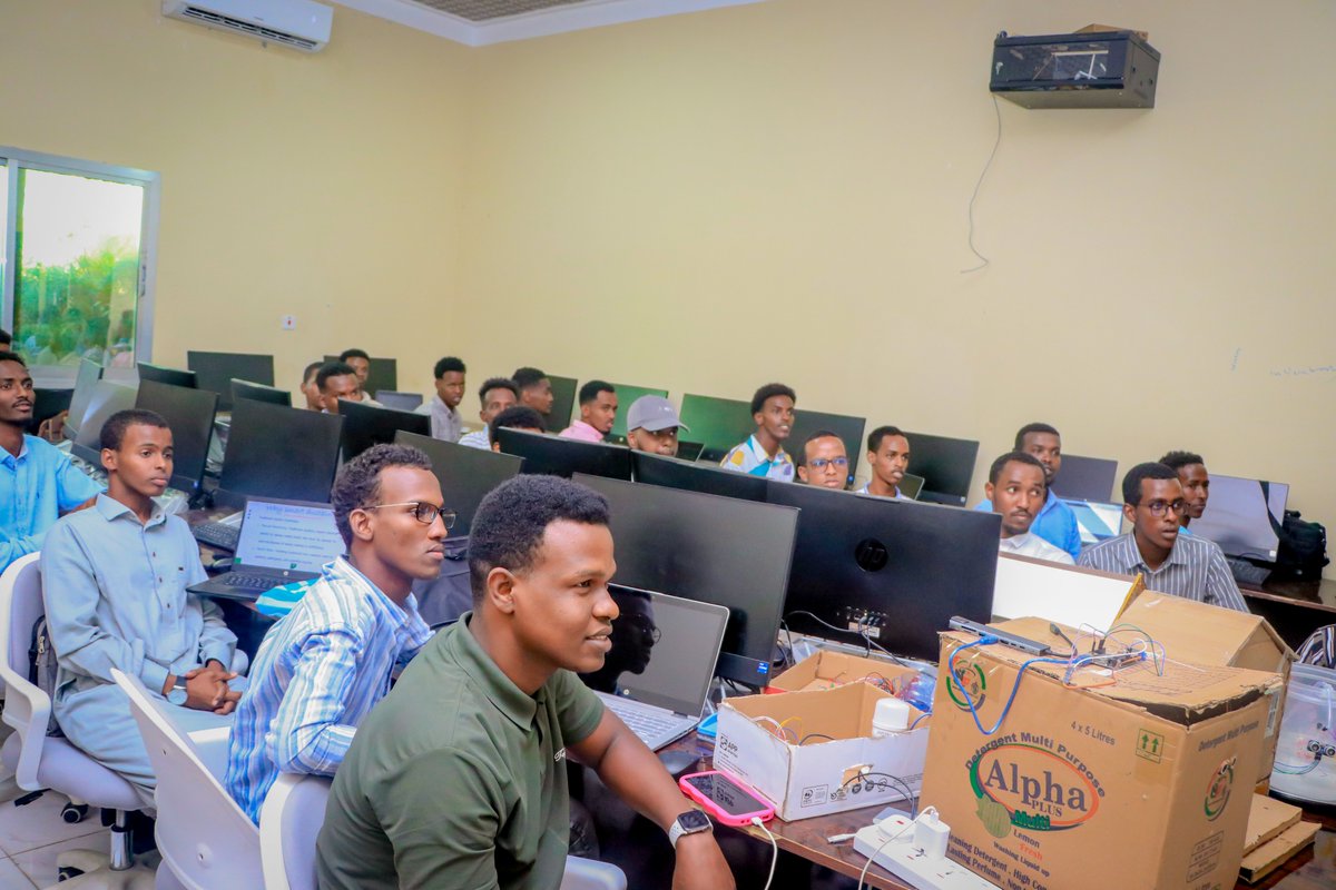 HormuudUni's tweet image. We prepare students to excel in the rapidly changing tech landscape by providing practical, hands-on training and career-focused skill development.
#TechSkills #HandsOnLearning
#TechEducation #InnovationInEducation
#studentsuccess #informationtechnology
#hormuuduniversity