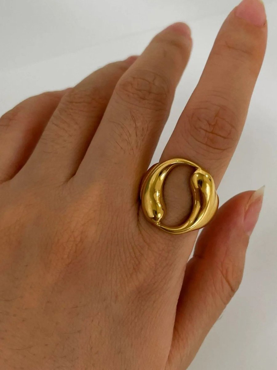 urbanembarstore's tweet image. Get your fingers talking with our trio of rings! 18K Gold-Plated Abstract Circle Ring, Abstract Wave Ring, and Bow Knot Ring are here to steal the show. Wear 'em loud or keep it lowkey, they’ll still do the most! 🖤 #RingBling #UrbanEmbar urbanembar.store