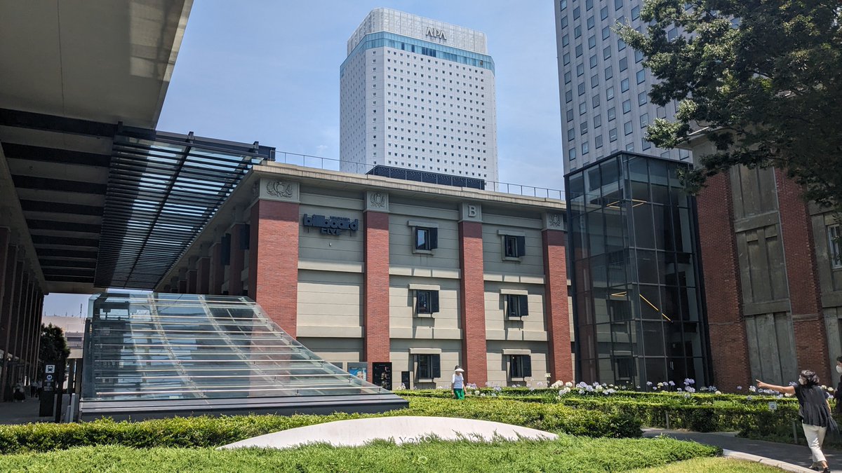 これからの1ヶ月ほど、NARITA THOMAS SIMPSONのサポートをさせていただきます！初日はビルボードライブ横浜で無事に終わりました。今回のサポートメンバーは<a href="/sam_guitars/">Satoshi Oka / 岡 聡志</a>  と <a href="/Devin_Kinoshita/">Devin Kinoshita</a> 。楽しくやっております！よろしくお願いします🌊