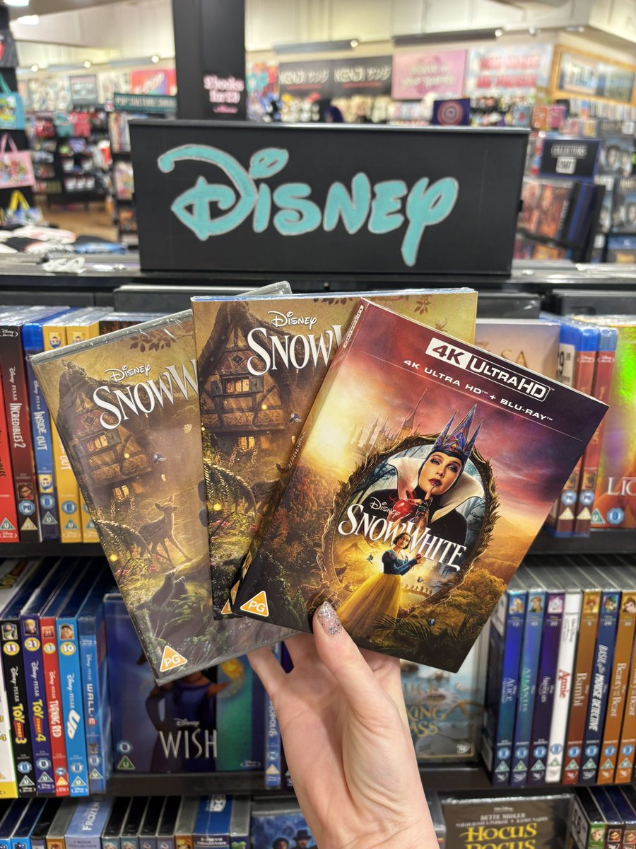 🪞 🍎 SNOW WHITE 🍎🪞 

The latest live action #Disney adaptation #SnowWhite is out now on 4K, Blu Ray and DVD 🍿