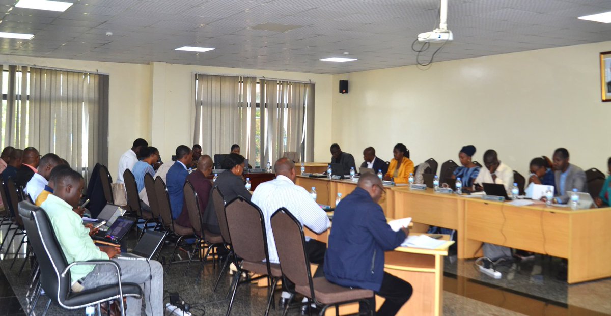 impanorw2's tweet photo. Biri kuba

Mu cyumba cy’inama cya @GicumbiDistrict hateranye Inama isanzwe y'Inama Njyanama y'Akarere. Mu birimo kuganirwaho harimo:
_ Gutora ingengo y'imari y'Umwaka 2025-2026
_ Gusuzuma ibikorwa biteganyijwe mu igenamigambi ry'Umwaka 2025-2026.

@RwandaLocalGov https://t.co/FbzYmYfWbI