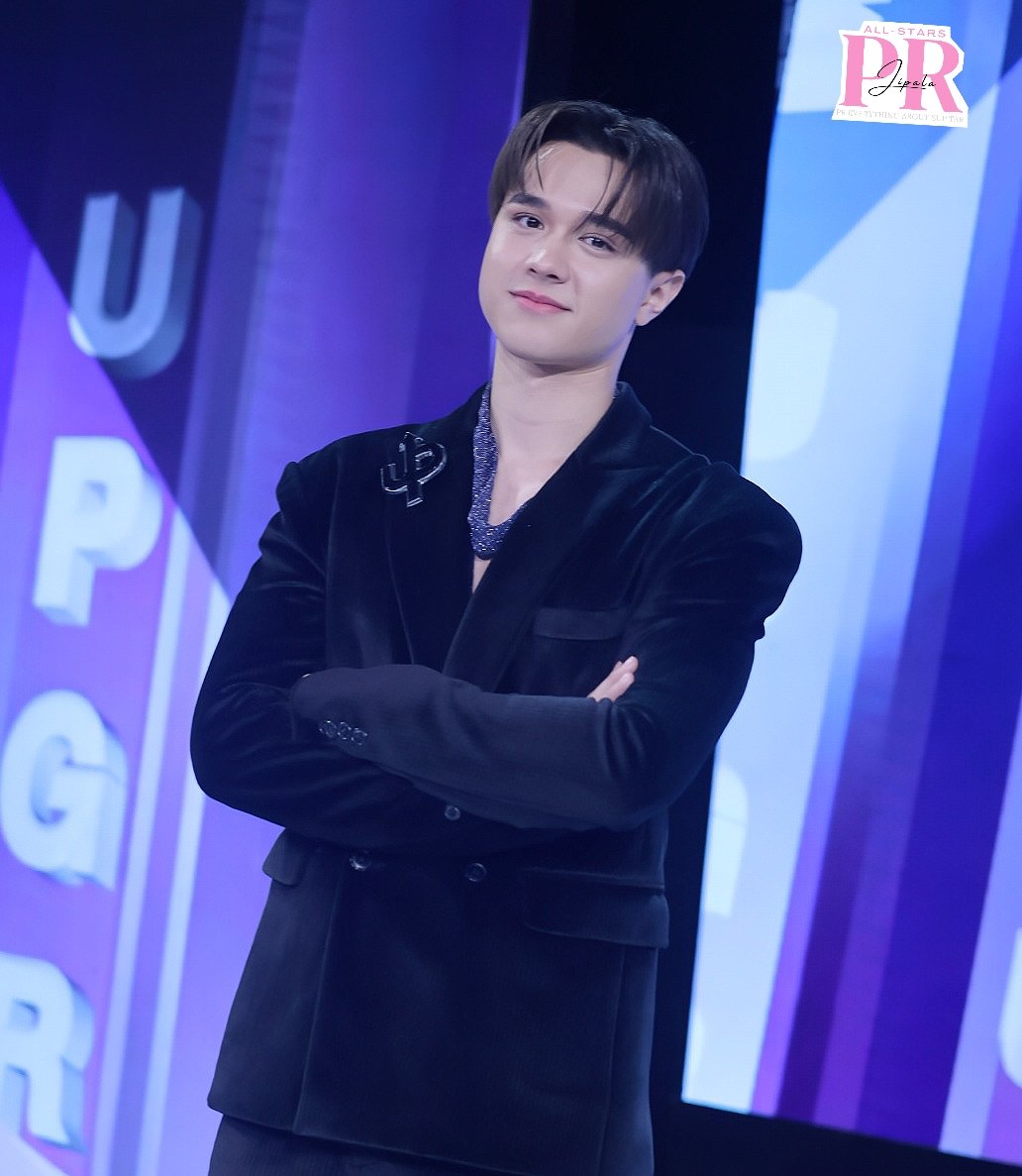 prjipata's tweet image. “ไมกี้ ปณิธาน” กับบทบาทใหม่สุดท้าทายกับการเป็นพิธีกรเต็มตัวครั้งแรกใน &quot;THE UPGRADE&quot; รายการเรียลลิตี้สุดยิ่งใหญ่ ที่จะมาเปลี่ยนลุค เปลี่ยนชีวิต พร้อมทีมโค้ชสุดฮอตที่จะมา UP GRADE ชีวิตผู้เข้าแข่งขัน 

#THEUPGRADE #WorkPoint23 #workpoint #เปลี่ยนเป๊ะปัง  
#ไมกี้ปณิธาน #MikePanitan