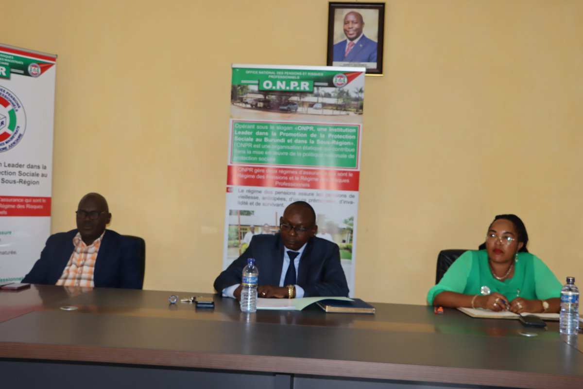 #Burundi #onprInnovation Tenue d'une réunion en Assemblée Générale du personnel de l'#ONPR ,ce 30 Juin 2025 et sous la direction de son Directeur Général <a href="/anastase_jean/">Hicuburundi Jean Anastase</a> , avec comme l'un des points à l'ordre du jour la ponctualité et la régularité au travail.