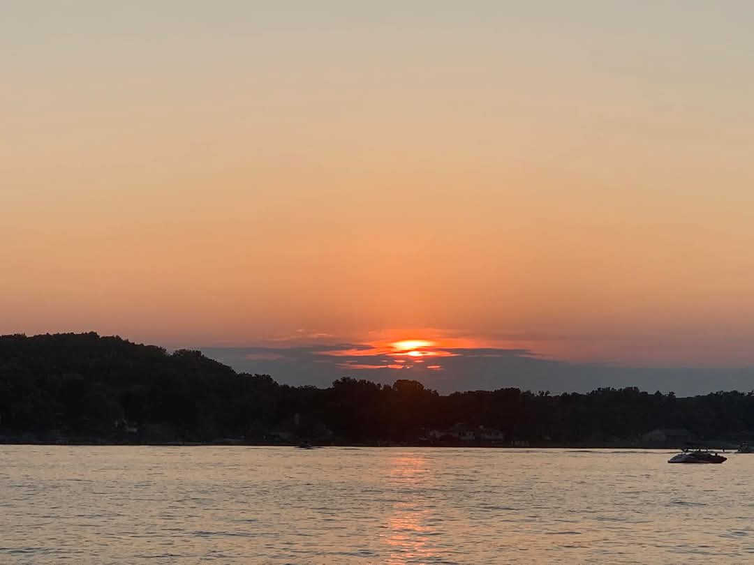 Good morning, happy Monday! ☕️🧡🔆