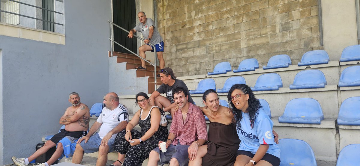 HordasC's tweet photo. Ayer tuvimos la comida anual de la peña. Un maravilloso día de encuentros, risas, pachanga, sorpresas y muuuuchooooo calor 🥵. Muchas gracias a tod@s por asistir y bienvenida la socia nueva🤗.
Sempre Celta 🩵
#peñahordascelestes #comida #socios #socias #semprecelta https://t.co/sxobBmgJng