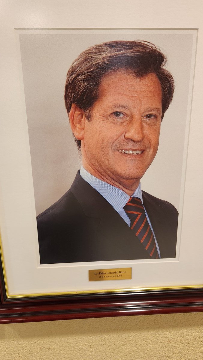 Q.E.P.D crack #PabloLorenzini , demostraste que tu Ética era superior. Solo Tú renuncias a la gerencia general de Chilectra para frenar caso Chispas, era fácil recibir 150 millones de USD como otros. Nadie arriesga la presidencia de Cámara para defender al Maule x Pte Loncomilla