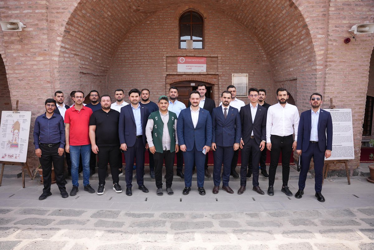 📍Şırnak | 5. Bölge Başkanları İstişare Toplantısı

"Terörsüz Türkiye" mottosuyla düzenlenen Genç MÜSİAD 5. Bölge Başkanları İstişare Toplantısına, Genç MÜSİAD Şanlıurfa Şubesi olarak katılım sağladık.

Toplantıda; bölgesel kalkınma, genç girişimciliğin desteklenmesi, milli