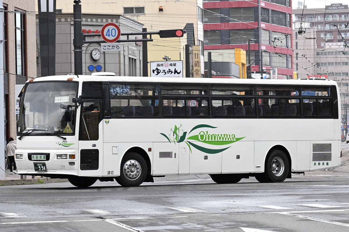 大沼交通からマキシオン。恐らくKL-LV774R2の初期の車両で東都→西三交通と流れてきた個体と思われます。セレガーラやエアロエースの中にこの車やセレガRなどまだまだ目を惹く車両を見かけました。
・大沼交通/函館200か994