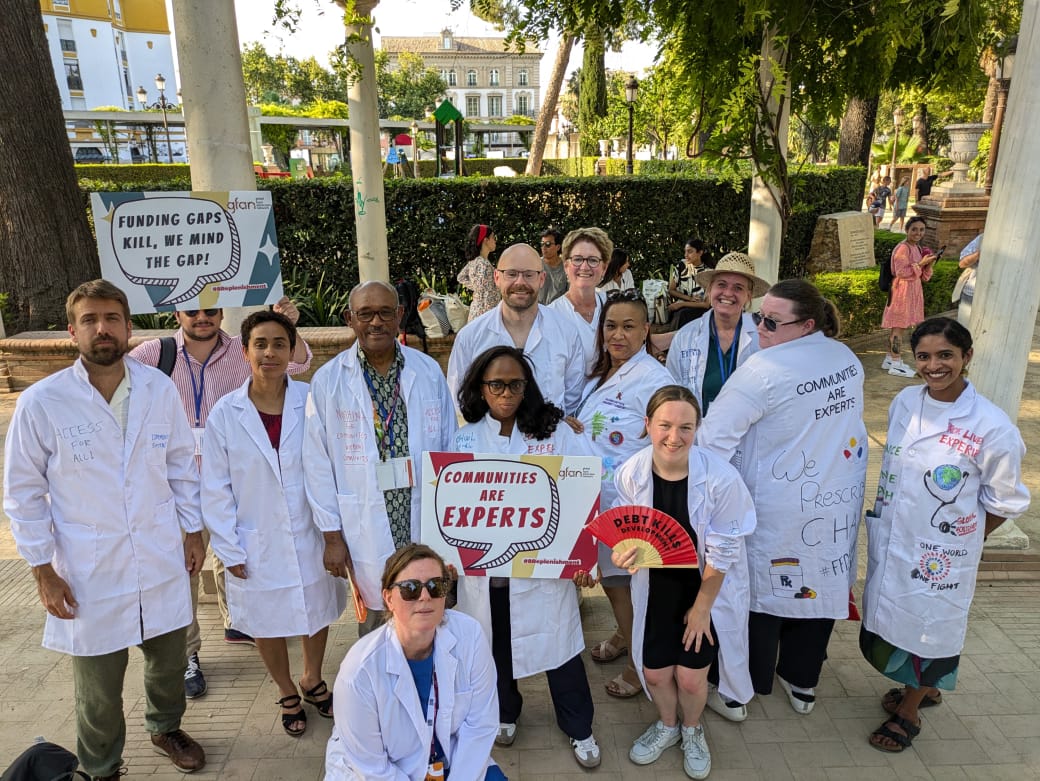 We are at #FFD4 reminding world leaders to listen to communities and #InvestInHealth. 

It's #OneWorldOneFight. As we face colliding crises affecting health, we need global solidarity #MoreNowThanEver.

#FfD4People #CommunitiesAreExperts