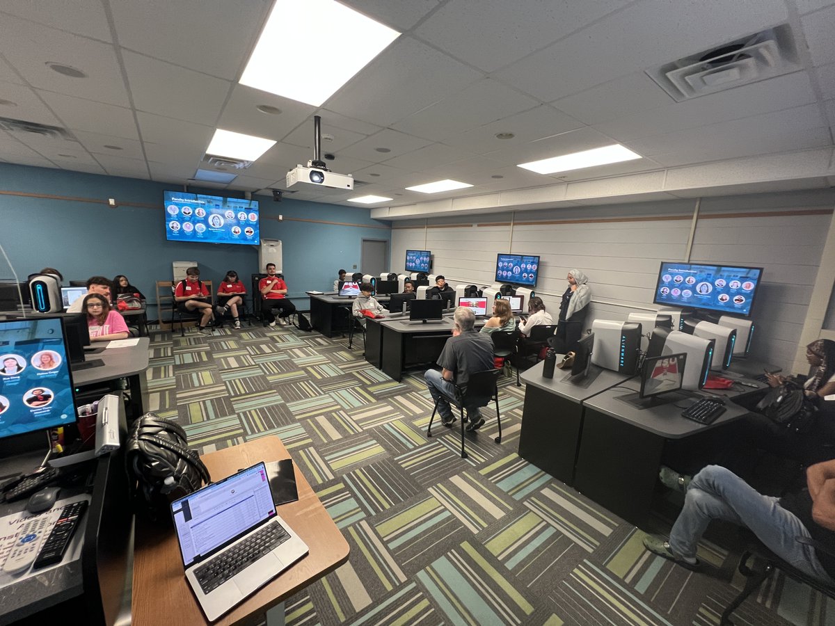 Our very first New Student Orientation was a huge success. It was full of energy, new friendships, and the start of an exciting journey. 
Thank you to everyone who showed up and showed out! We’re so excited for what’s ahead 
#NSO2025 #WelcomeNewStudents
@esuniverstiy