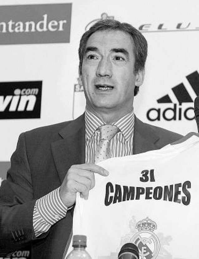 Por  lo que acaban de decir en Jijantes y quien no lo conozca: 

Javier Lozano, Presidente de la Liga Nacional de Fútbol Sala -LNFS- y Presidente de   la Asociación de Ligas Profesionales Españolas -ALPE-

Este, es Javier Lozano, en clave CTA...

Con Yolanda Parga y sin ella, lo