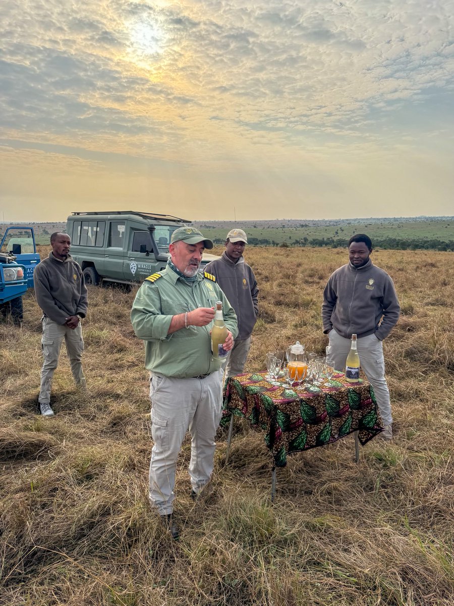 AfricaSafariss's tweet photo. Champagne toasts after impressive sky high views of the Serengeti balloon Safari π₯π.
#serengetinationalpark #ballonsafari #champagne #exclusive #journeysbeyond https://t.co/m3xG5sdZN2