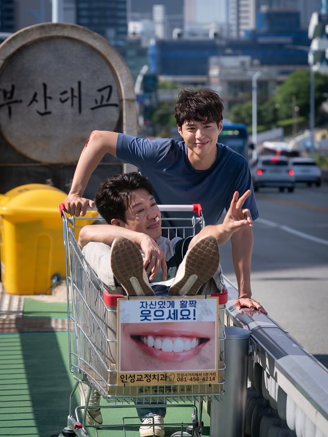 【ボゴミNEWS6/30】
＃パクボゴム、本人投稿で
「ホソンテさんとのメモリアル写真」をどっさり公開！
🥰😊😉
🌟今回のボゴミのコメント
「ネガ　マンシク　サランヘヨ」
（イスンチョルさんの曲のダジャレでした😅）
詳細＞＞kdra-bogome2.com/2025/06/30/bg-…