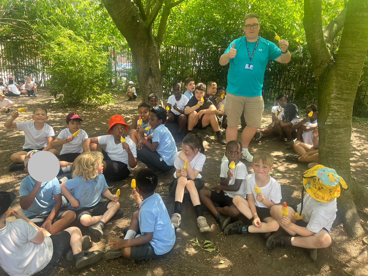 What a lovely treat from Mrs Mahoney! Rocket lollies for the whole school ahead of her retirement at the end of term. What a perfect day for a nice cold ice lolly. Thank you 💙💛