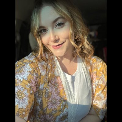 LurueShilling's tweet photo. Why do these curly hair look so good on me? 🧚🏼 https://t.co/Kb7VXgkVqF
