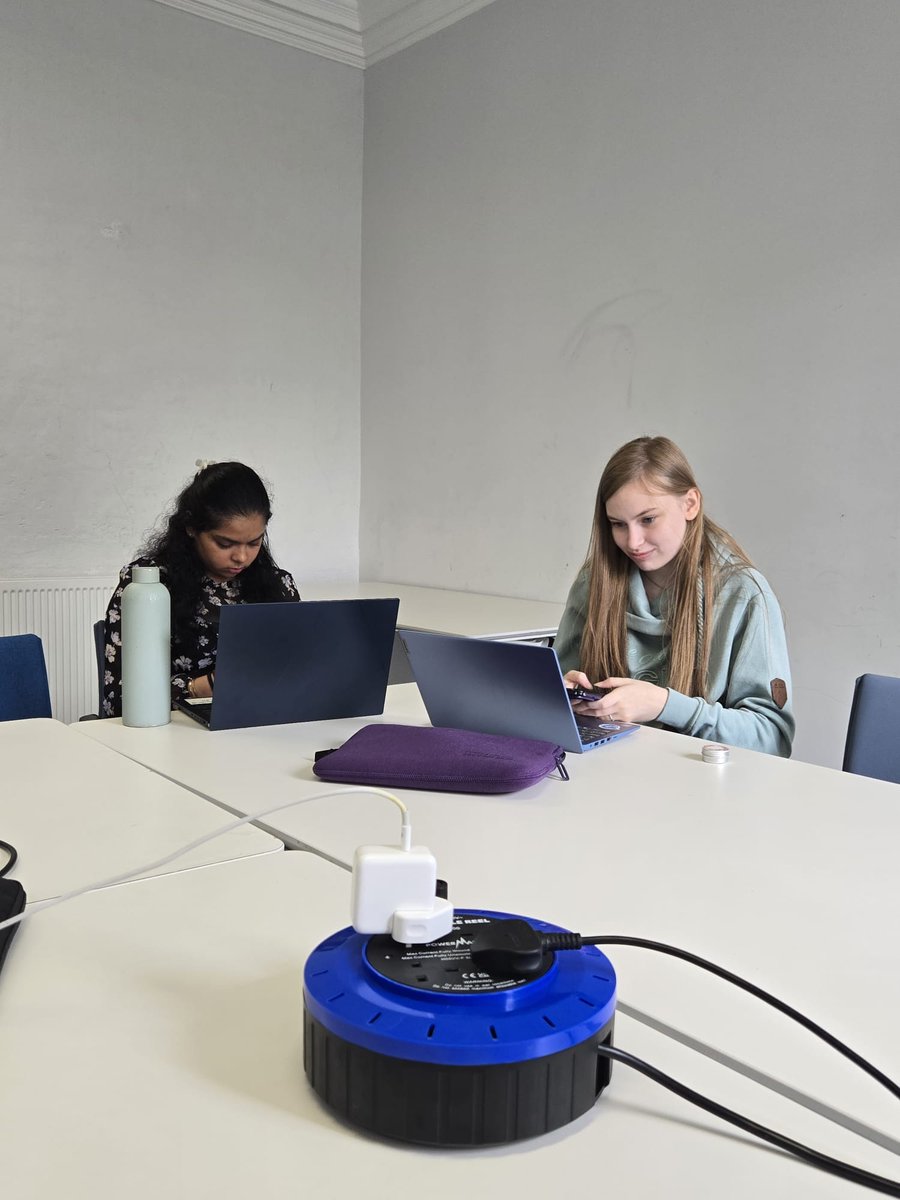TeenTurn's tweet photo. Starting today, week 2 of our #STEMInside summer sees an exploration of #GenAI with @Shutterstock's team. We've sessions running both online AND in person. Peeking in on Cork & Mayo :) just now. Hi guys! https://t.co/Ge7vVswRTR