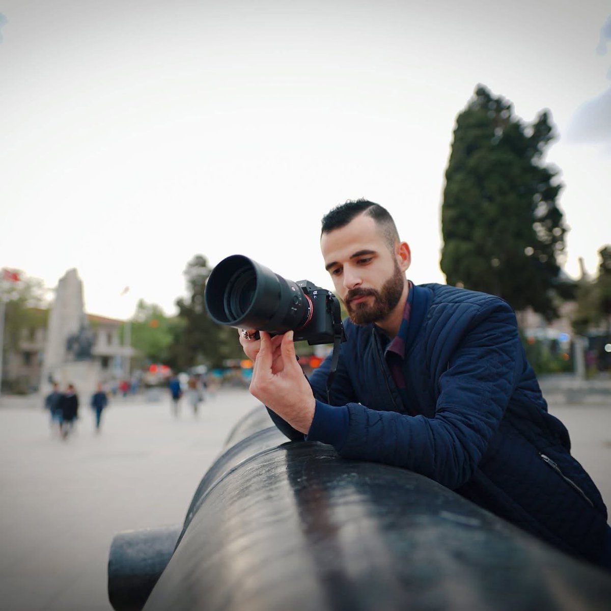 اسرائيل تقصف كافية الباقة الشهير على بحر #غزة وعدد من الشهداء منهم المخرج إسماعيل ابو حطب  ومجموعة من الصحفيين..