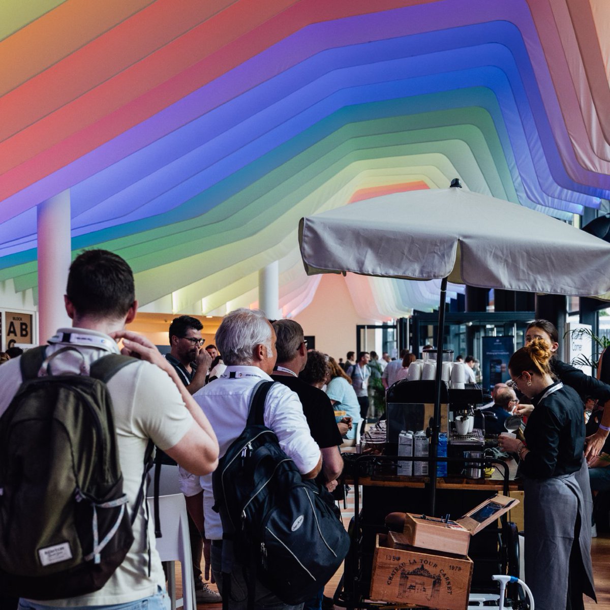 GoogleCloud_DE's tweet image. So kann eure KI-Reise weitergehen 👏 Nach einem großartigen Tag auf dem Summit in München gingen letzte Woche Donnerstag über 1.000 Besucher*innen mit mehr KI-Wissen im Gepäck nach Hause. Verpasst? Triff uns in Düsseldorf oder Zürich: goo.gle/44pL5W9
#CloudSummitDE