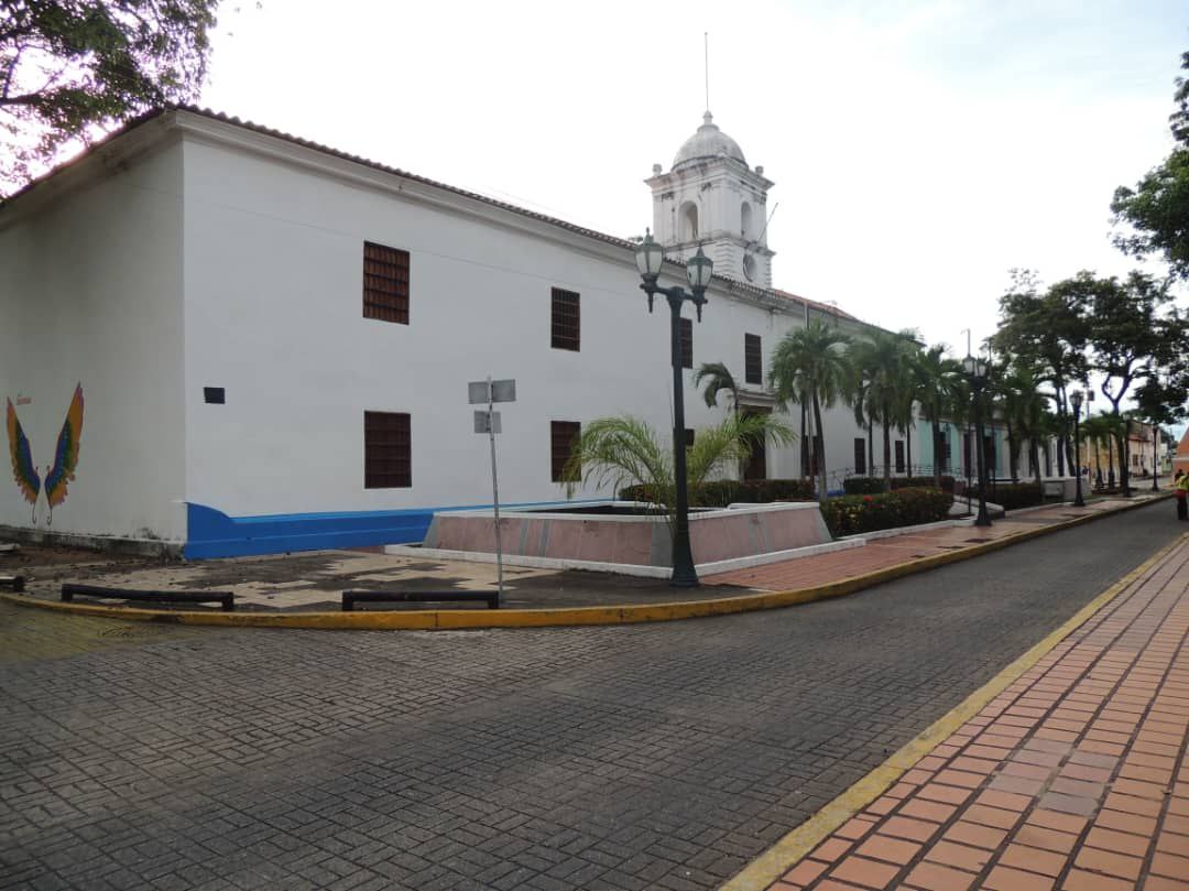 BarinasUNT_'s tweet photo. #30Junio - #Barinas hoy arribas a los 448 años de fundación, el @partidount se llena de júbilo por tan significativa fecha en este paisaje de ensoñación que nos ha regalado Dios frente a las cumbres andinas. https://t.co/PREDCZfbeF
