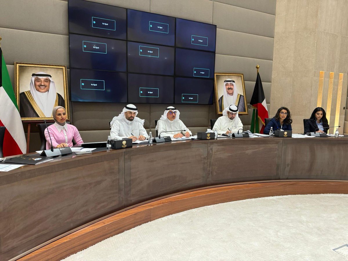 kuna_ar's tweet photo. عقب اختتام الاجتماع الافتراضي لكبار المسؤولين في وزارات الخارجية بدول مجلس التعاون برئاسة دولة الكويت لمناقشة تداعيات الأحداث الجارية

 - مساعد وزير الخارجية لشؤون مجلس التعاون السفير نجيب البدر يؤكد الحرص المشترك بين دول «المجلس» على تعزيز التنسيق السياسي والأمني لمواجهة أي تهديدات أو مخاطر محتملة

https://t.co/fJXIVmccIZ

@MOFAKuwait 

#كونا #الكويت