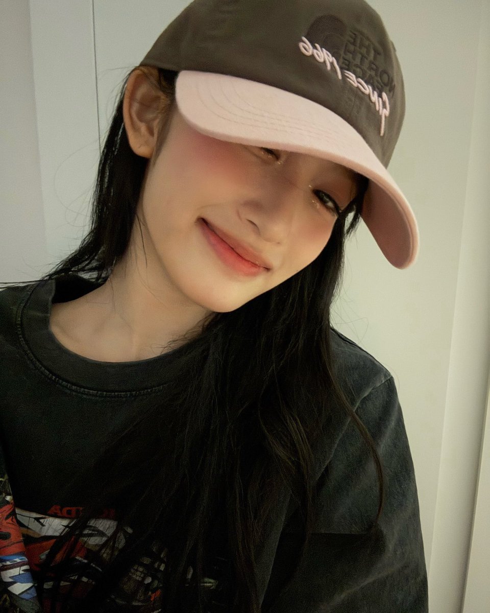 iM fAm0uSe 🏒🩶 tweet media