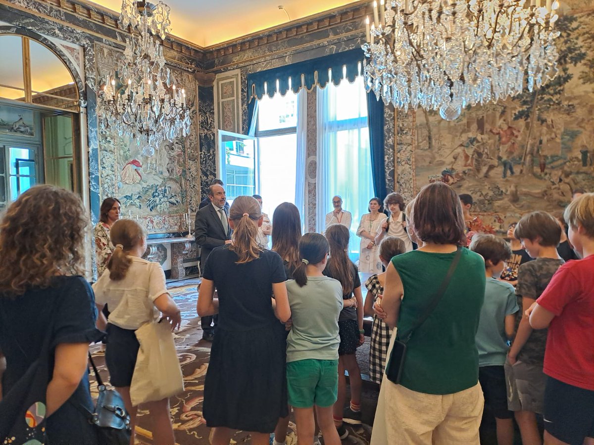 Éducation Ambassade d'Espagne (@educationesp) on Twitter photo El alumnado del Colegio Federico García Lorca y el Liceo Luis Buñuel ha visitado la Embajada de 🇪🇸 en 🇫🇷, donde conversaron con el Sr. Embajador, la Consejera de Educación, el Consejero Laboral y el Agregado Naval @consejeriaeducacion.fr @liceoluibunuelparis <a href="/fgl_paris/">federico_garcia_lorca_paris</a> El alumnado del Colegio Federico García Lorca y el Liceo Luis Buñuel ha visitado la Embajada de 🇪🇸 en 🇫🇷, donde conversaron con el Sr. Embajador, la Consejera de Educación, el Consejero Laboral y el Agregado Naval @consejeriaeducacion.fr @liceoluibunuelparis <a href="/fgl_paris/">federico_garcia_lorca_paris</a>