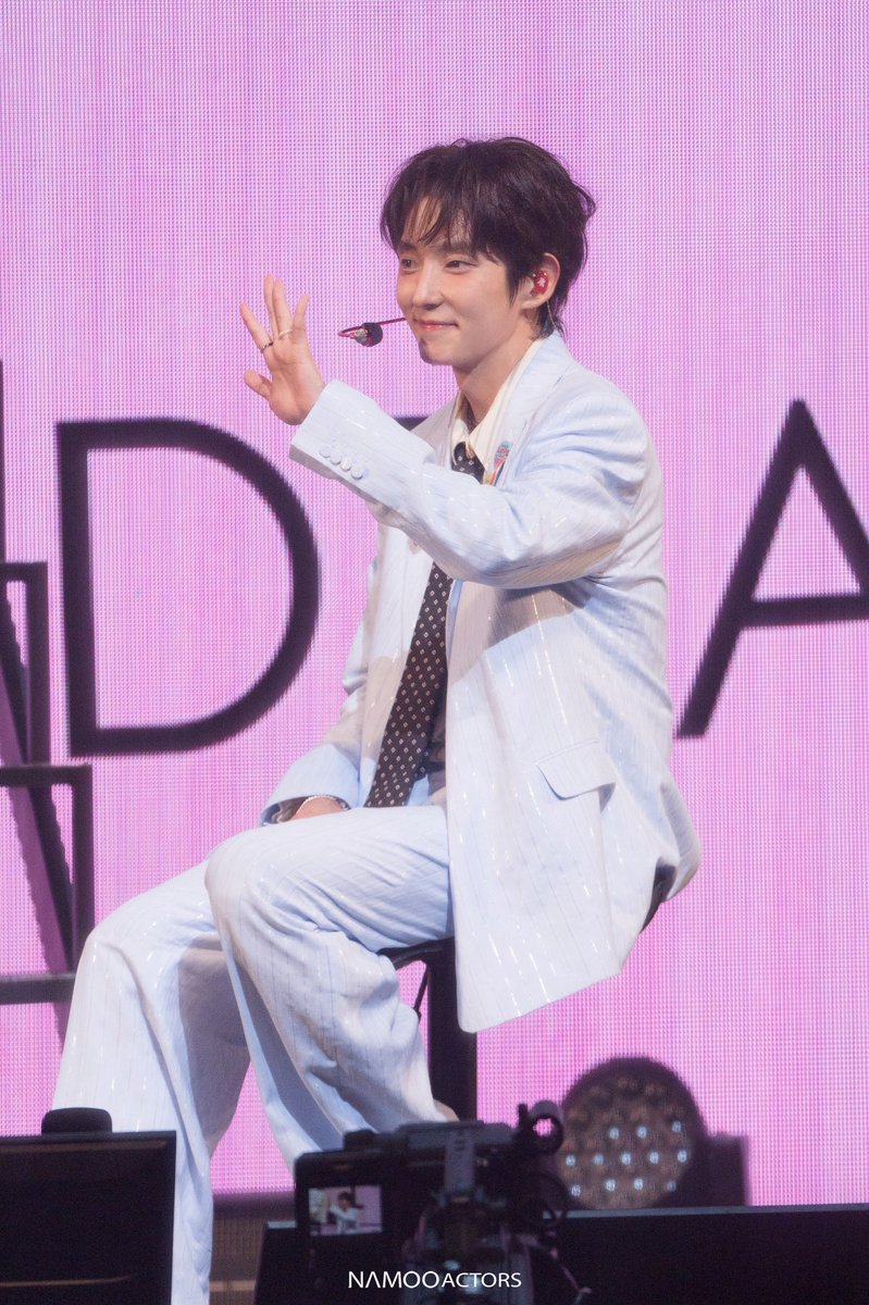jg_k_drama_417's tweet photo. [trans - fan meet press release]

Lee Joon-gi concludes Japan fan meeting successfully 
— 210 minutes packed with singing &amp; dancing &amp; talk

#이준기 #leejoongi #李準基 #イジュンギ #SplendorFamilyDay #LuckyDraw https://t.co/6Hgewz5lyK