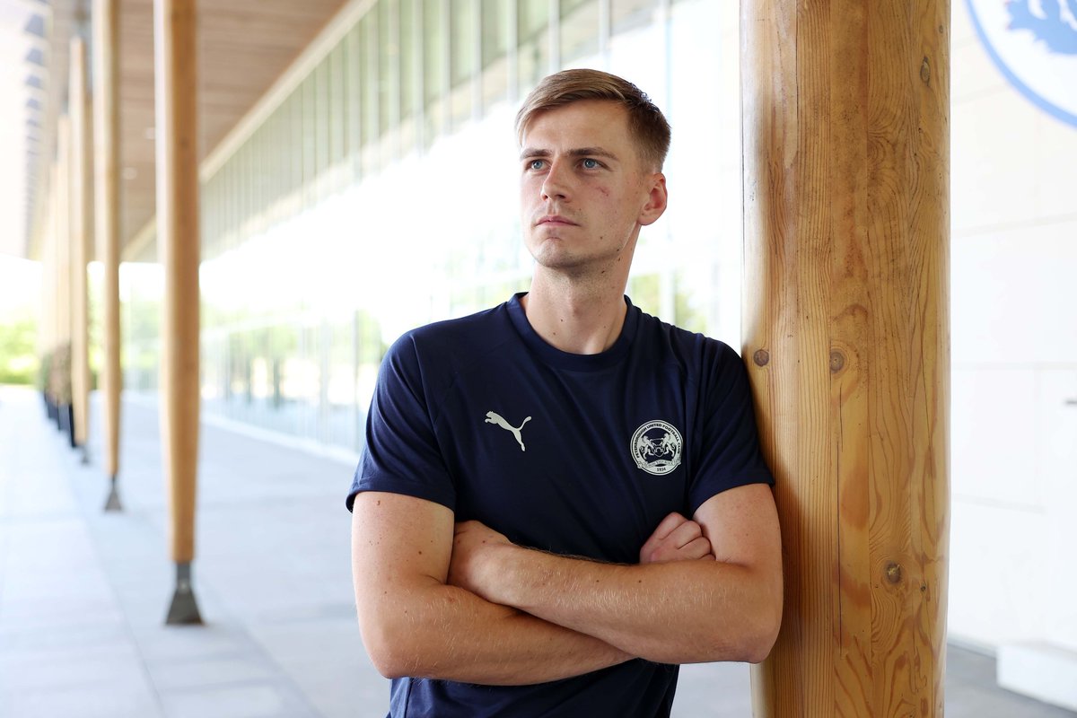 theposh's tweet photo. 📷 Welcome to Posh, Alex 💪

#pufc | #PoshatSGP https://t.co/3wWhpET8kw