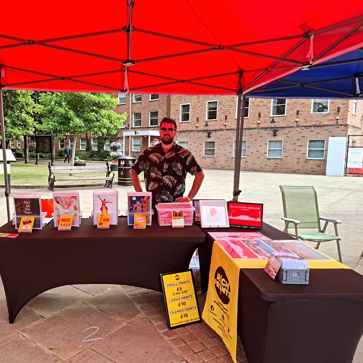 Thank you to everyone who came by to support the store last Saturday at the Wrexham Artisan Market ❤️🏴󠁧󠁢󠁷󠁬󠁳󠁿 The new Wrexham Racecourse Greeting Cards are now available on my page 😊 Message me for more details x
#Wrexham #Racecourse #Artisans #Gifts #WxmAFC