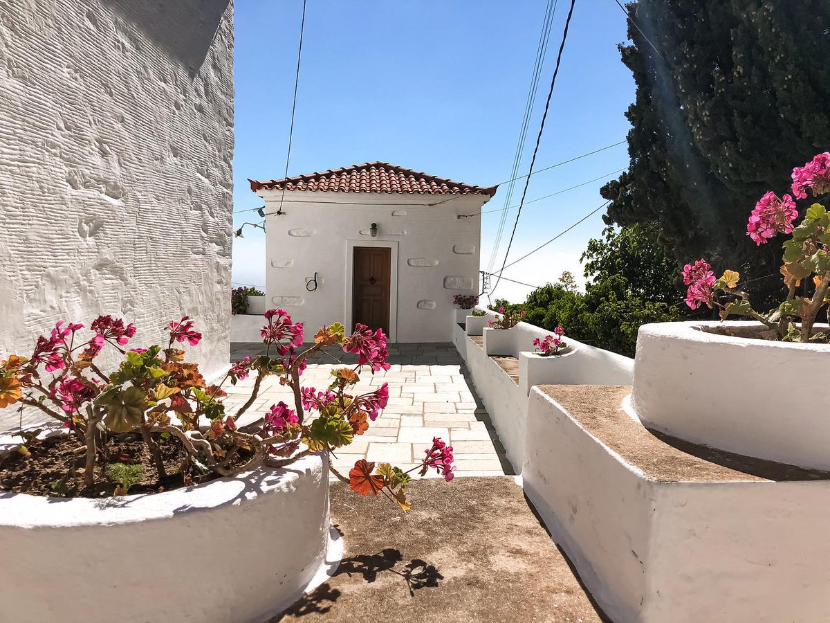 Visit_Andros's tweet photo. 📷Discover the Timeless Charm of #Apoikia, Andros!
Nestled in the lush hills of #Andros, the village of Apoikia is a serene escape where tradition and nature dance in perfect harmony.
https://t.co/EqZvsQGZUR
#CycladicCharm #HiddenGreece #WanderlustGreece #GreekIslands https://t.co/DZDTtvZj9j