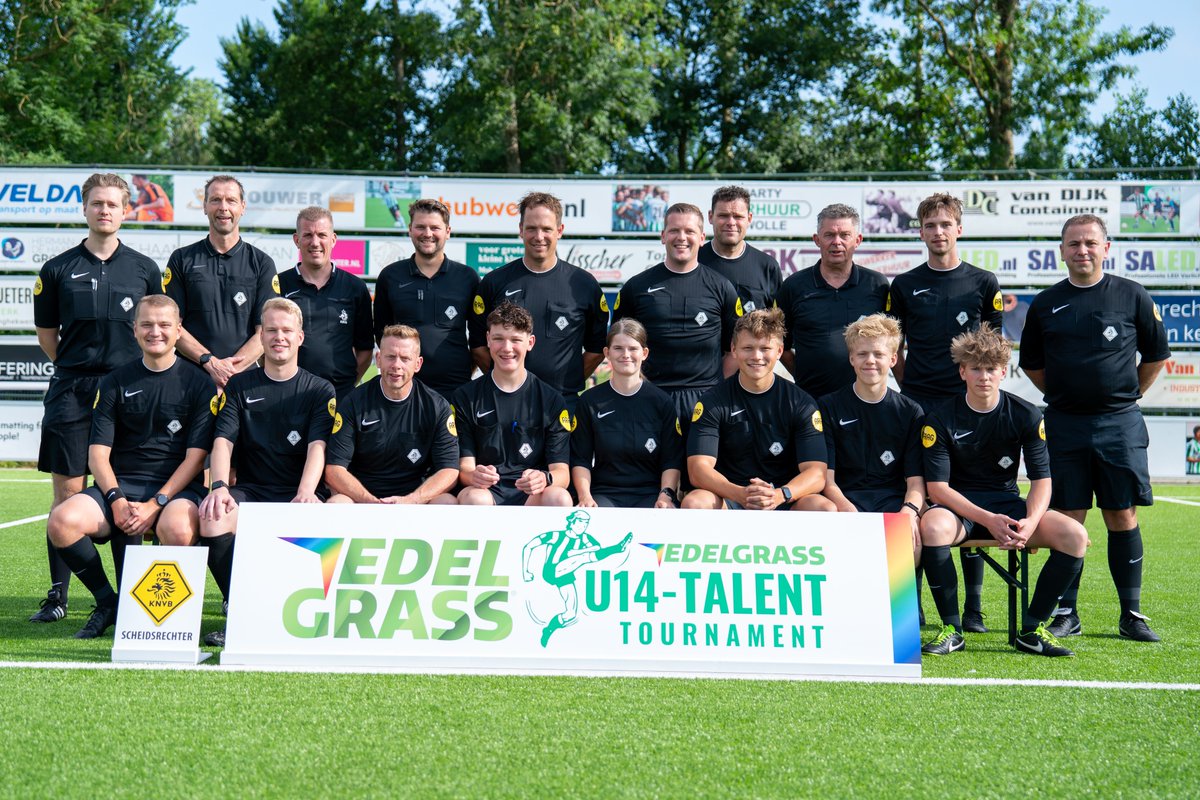 MauricePaarhuis's tweet photo. TROTS!

Afgelopen zaterdag zijn wij met 16(!) arbiters van SNO Nijverdal afgereisd naar @scgenemuiden, aldaar we hebben gefloten op het prachtige internationale @u14tt toernooi!

Dank voor jullie inzet: @KoenStaarman1, @Samvanveen4, @kikkert_rachnar &amp; @gjadejong!

#SNONijverdal https://t.co/0X6SEWS26K