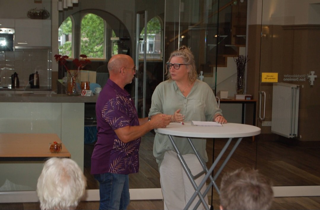 WimSabel's tweet photo. Gisteren weer een leuke,en inspiratie dag gehad met stichting ABC  Noord-Brabant. 
Ging over hoe laaggeletterden ontvangen worden bij de UWV en apotheker,en politie enz.
Dat ze niet weten hoe moeilijk we het hebben.
Vandaar hebben we het gespeeld  met  met een acteur erbij . https://t.co/EG5jebQe4z