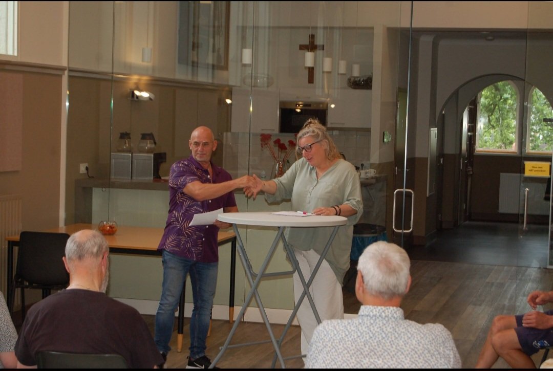 Gisteren weer een leuke,en inspiratie dag gehad met stichting ABC  Noord-Brabant. 
Ging over hoe laaggeletterden ontvangen worden bij de UWV en apotheker,en politie enz.
Dat ze niet weten hoe moeilijk we het hebben.
Vandaar hebben we het gespeeld  met  met een acteur erbij .