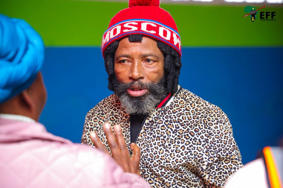 A King loved by his people.
A King who loves and protects his people by all means.
uMninawe kaJesu uqobo kuthunyelwe yena emhlabeni ngoku! 🙌🏾

Aaaah Zwelibanzi! 👑🔥

#RoyalPower #Zwelibanzi #PeoplesKing #uMninaweKaJesu