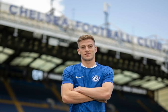 scoutvista's tweet photo. 🔵 Who should start for Chelsea?
Liam Delap vs João Pedro, two very different No.9 profiles.
Delap: an instinctive target man 🧱
João Pedro: a complete false 9 🎨
Let’s break it down.
#CFC #ChelseaFC #PlayerComparison @gyaigyimii @KWE_KU23 https://t.co/LqBY5kBhCR