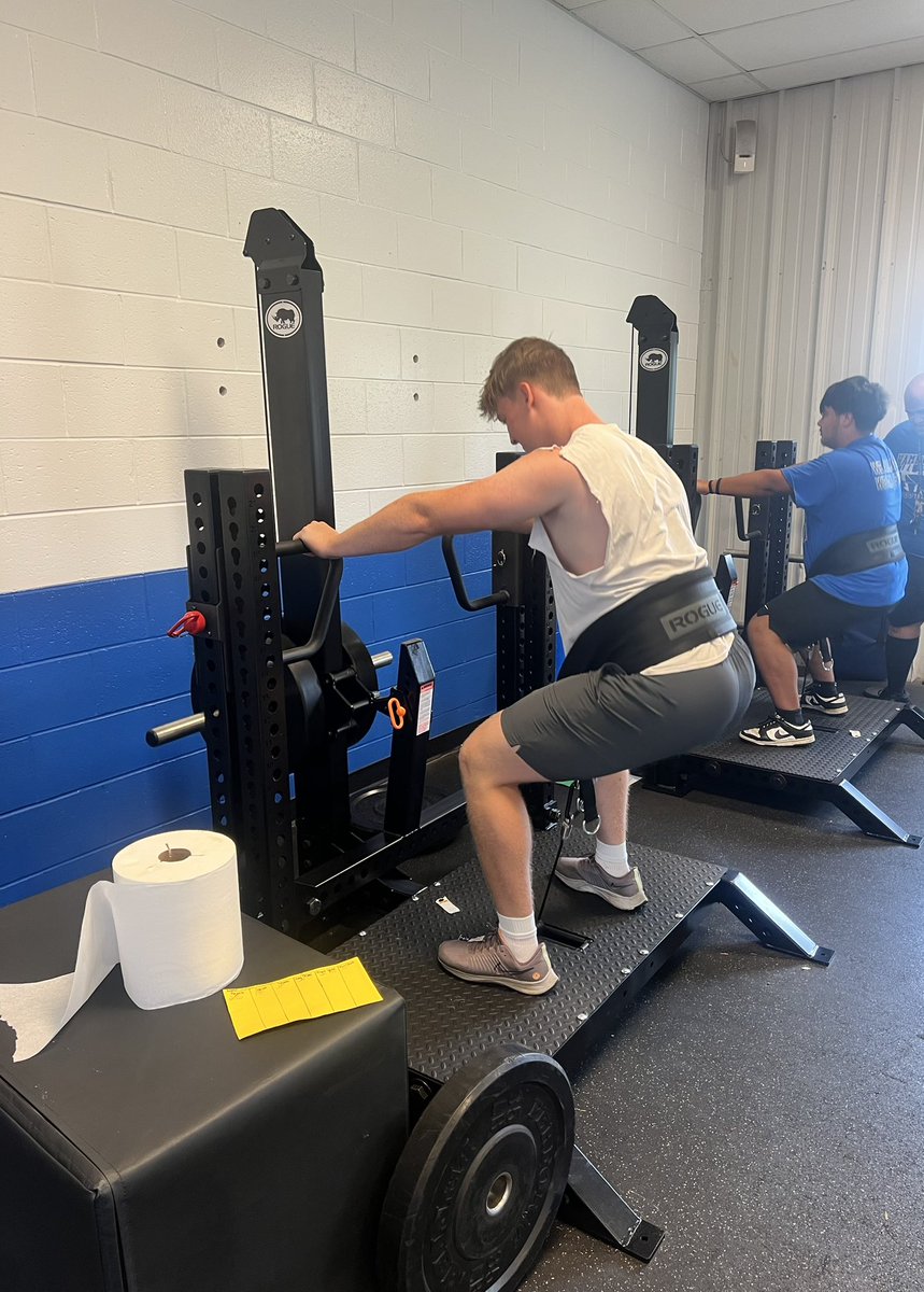 hammontonFB's tweet image. 2025 Hammonton Blue Devils putting our new Belt Squats to work !!! @HHSdevilsports #WintheDay #WakeUptheEchoes