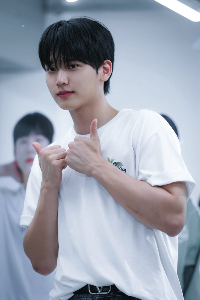 MN6141's tweet photo. 250630 
OMEGA X DEBUT 4th ANNIVERSARY POP-UP STORE MEET&amp;GREET EVENT

OMEGAX HYUK

#OMEGA_X #오메가엑스 
#HYUK #혁 #양혁
#OMEGA_X_POPUP_STORE
#OMEGA_X_DEBUT_4th_ANNIVERSARY https://t.co/A2V7D0COnw