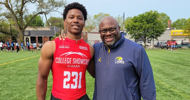 When Michigan offered 3⭐️ RB Jonathan Brown, he committed the same day. 

“Growing up in Ohio, of course it’s a little different, but Michigan really saw something in me"

More on why he made the quick decision and how he impressed the staff at 2 camps: on3.com/teams/michigan…