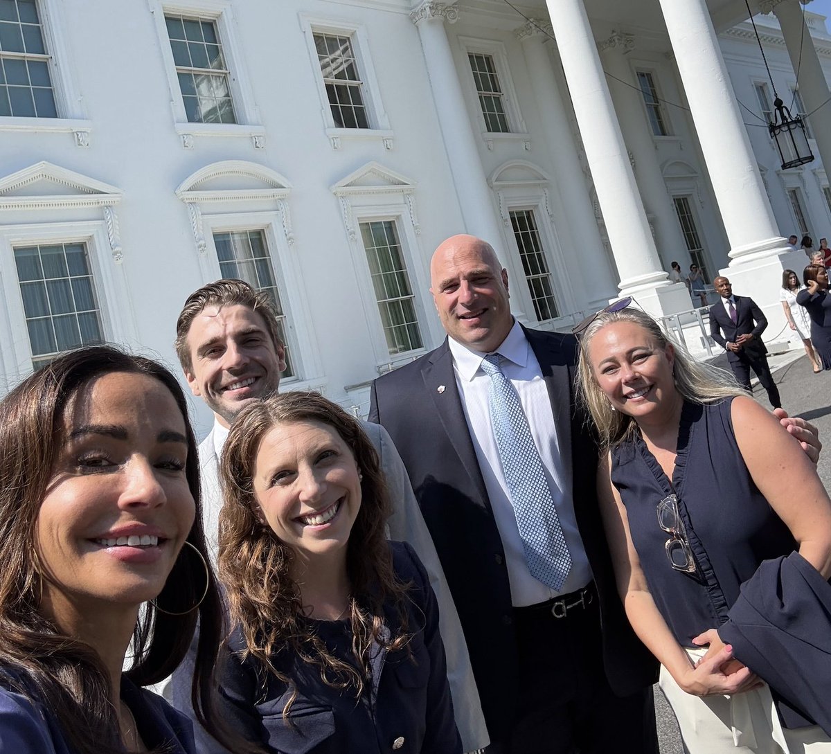 edreform's tweet photo. 100 years ago, Pierce v. Society of Sisters affirmed that families—not the state—have the right to direct their child’s education. Thanks to bold state leaders who act on that. 🏛️#EdFreedom #Pierce100 https://t.co/YVoG9KWZ0t