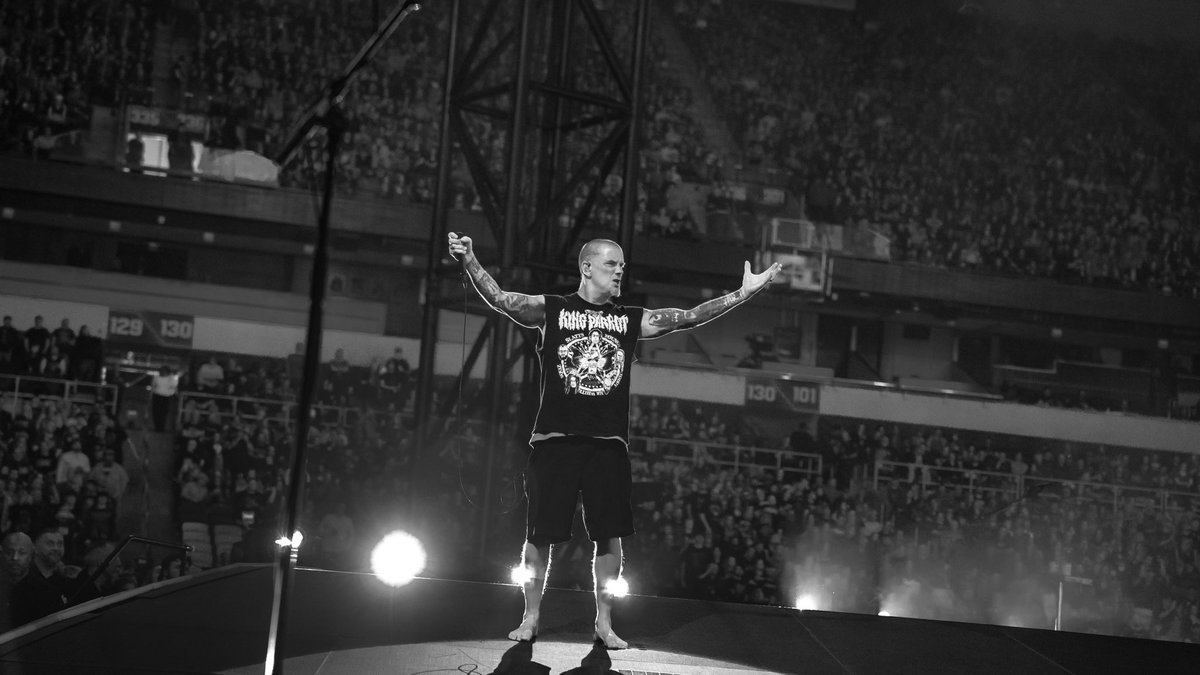 Pantera's tweet image. Happy Birthday to the kid @philiphanselmo !
📷: @metaldavemedia
#pantera #philanselmo