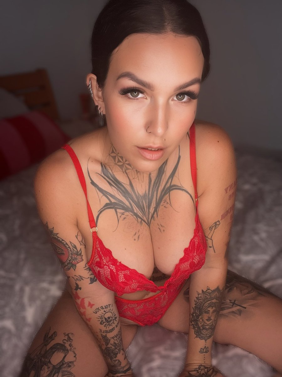 Red Hot Monday 🥵💋
#MondayMood  #milf #sexy #model #onlyfans #hot #lingerie #love #beautiful #bbw #hotwife #follow #like #curvy #boobs #cougar #over #hotmilf #hotmom #beauty #bigboobs #ass #mom #booty #blonde #thick #mature #girls #anime #curvygirl #redlingerie #panties #fyp