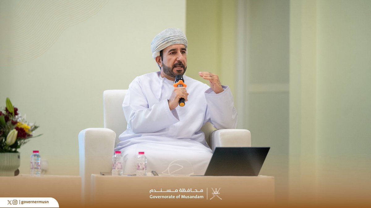 في إطار تعزيز التواصل المؤسسي وتفعيل الحوار البنّاء بين القيادة والموظفين، التقى معالي السيد إبراهيم بن سعيد البوسعيدي، محافظ مسندم، بموظفي ولايتي دبا ومدحاء، ضمن فعاليات ملتقى "متواصلون معكم".

#محافظة_مسندم