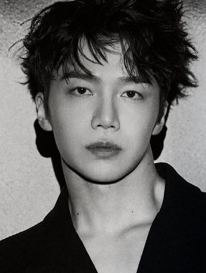 또 이 사진에 또 점얘기라 너무 죄송한데 너무좋은걸 우뜨콰라고 점 어디뺐는지 직접 보고 확인하라하셨는데 화장때문에 어떻게 확인해야하는지 모르겠구여  일단은 목점을 다 지켜주셔서 너무 감사를 드리고..