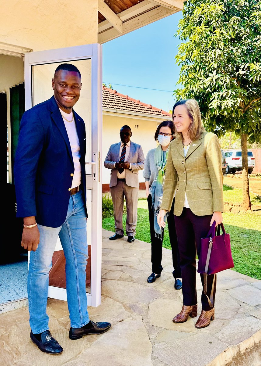 chiefkoti's tweet image. #WhileAtWork I was honored to get a rare visit from @USEmbZim Ambassador Pamela Tremont! 

We delved into a conversation about leadership &amp;amp; the Zim-U.S. trade landscape. She highlighted that despite sanctions taking center stage, she confirmed that over US$5 BILLION in US support…