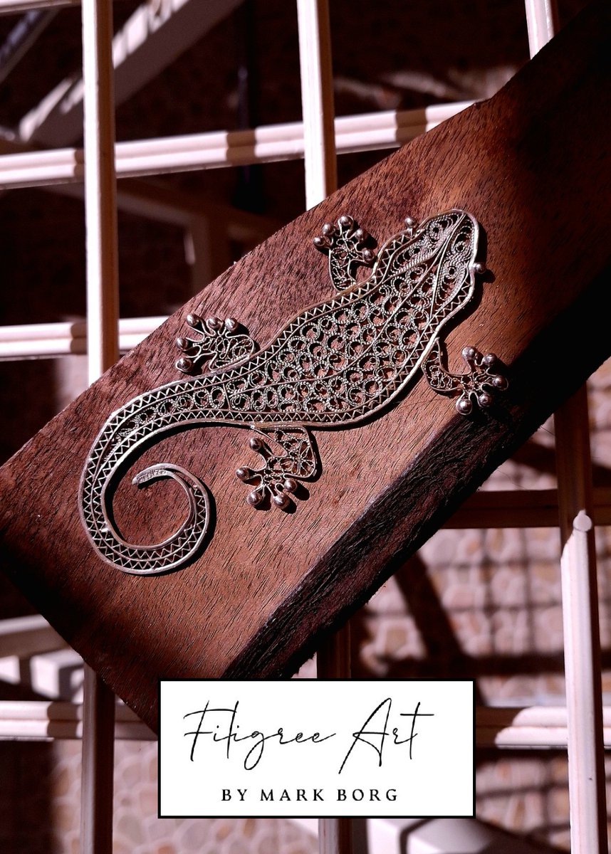 🦎 A Maltese Gecko in its natural habitat
A commissioned piece, handcrafted in sterling silver using a mix of traditional and contemporary filigree techniques. Every curl and pattern was shaped with care, bringing this little creature to life with intricate detail and texture.