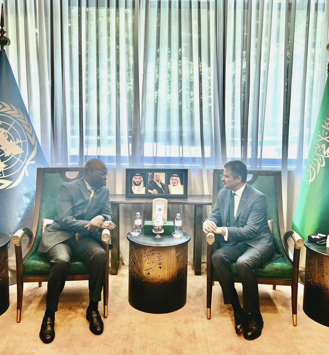 KSAPermanentGVA's tweet image. استقبل المندوب الدائم للمملكة 🇸🇦 لدى @UNGeneva السفير / عبدالمحسن بن خثيلة، السفير / Aboubacar Sadikh BARRY المندوب الدائم لجمهورية السنغال الشقيقة لدى الأمم المتحدة، في زيارة مجاملة.
وجرى خلال اللقاء التطرق إلى الموضوعات ذات الاهتمام المشترك في إطار المنظمات الدولية.