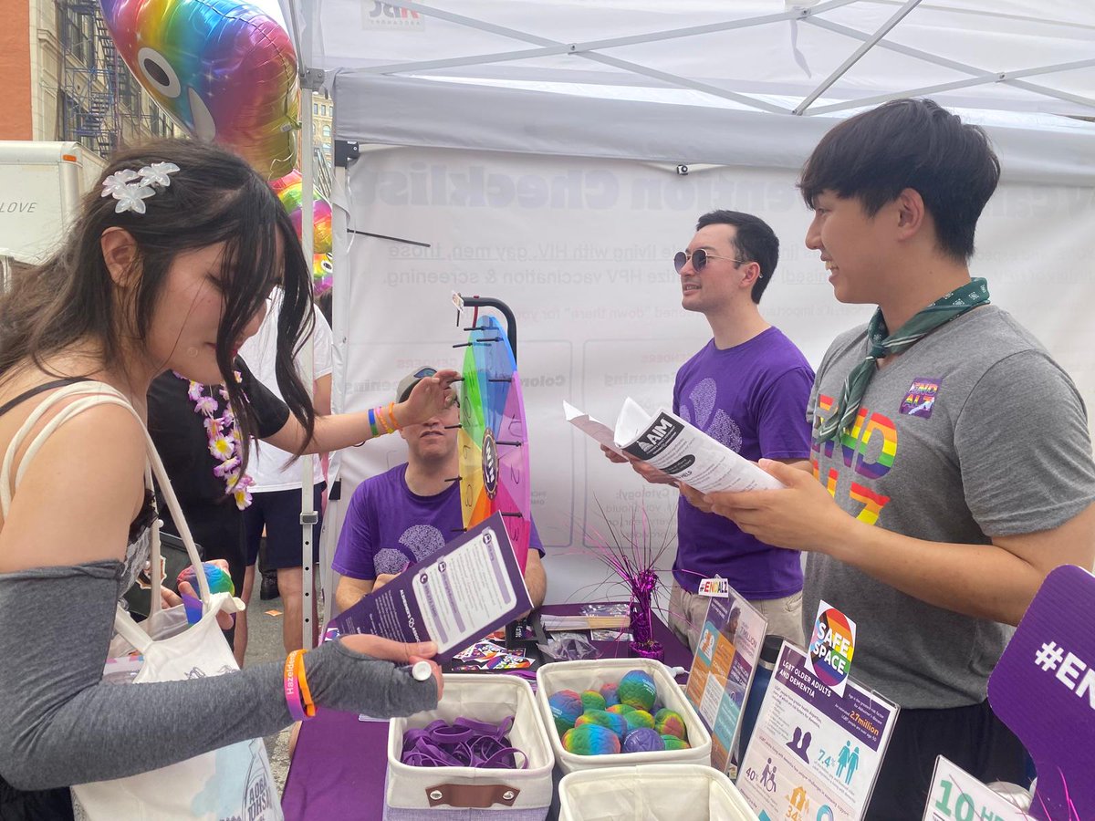 🌈🌈💜 Honored to represent the Alzheimer’s Association at Pride Day in Manhattan — raising awareness, sharing resources, and advocating for change!
#ENDALZ #NYSAlzAdvocacy
@alznycc1